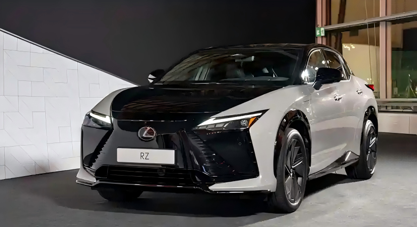 Lexus-ek RZ berriaren irudi ofizialak aurkeztu ditu birmoldatutako bolante eta alanbre sistema berritua