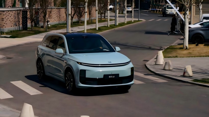 Ideal L6 berriaren irudi ofizialak debuta egingo du Shanghai Auto Shown-en. Lidar berria hartuko du eta bertsio berritua izan du.