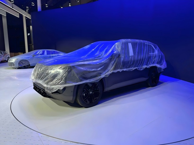 Lekuaren esplorazioa 2025 Shanghai Auto Show-n: ustezko sintonizatutako Teramont Pro ibilgailua ikus daiteke, kit kit ketua hornituta