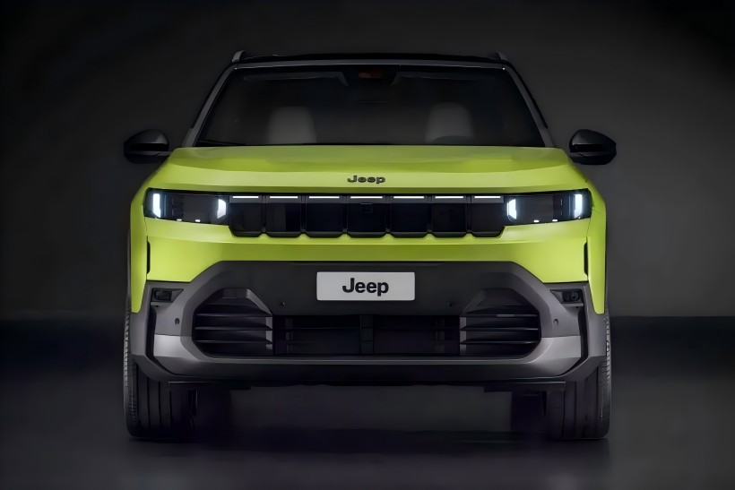 Jeep iparrorratzaren irudi ofizial espekulatuak filtratu dira, aurtengo bertsioan kaleratze potentziala. Ibilgailuak hibrido elektriko, epel arina eta plug-in hibridoen aukera eskaintzen ditu